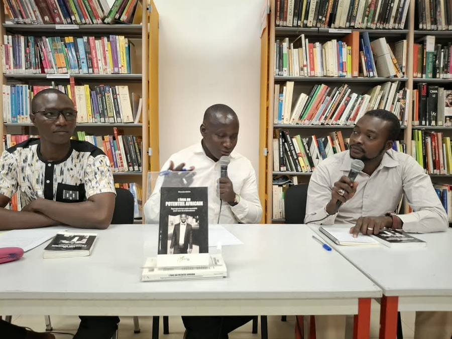 Présentation du livre à la Bibliothèque Nationale